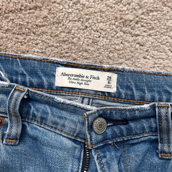 Abercrombie Ultra High Rise Ankle Straight Jean Medium Wash - Picture 4 of 5